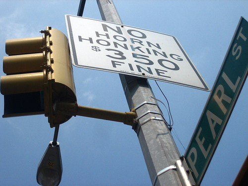 No horn honking $350 fine sign