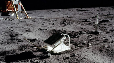 Reflectors installed on the moon's surface